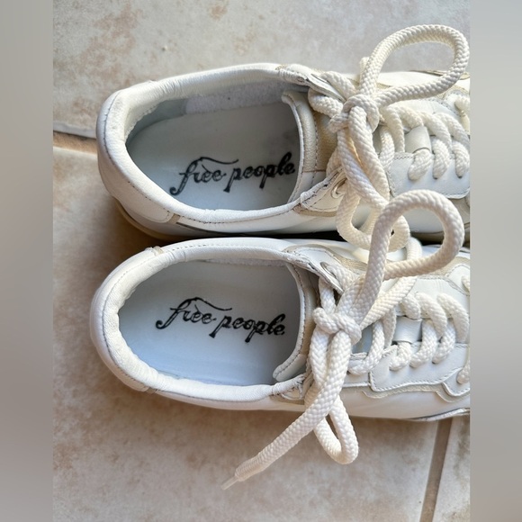 Free‎ People Sneakers Size 8 - Picture 12 of 14